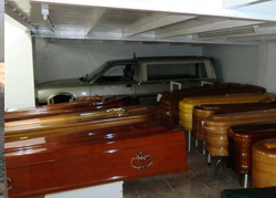 Servicios Funerarios La Patria ataúdes y vehículo
